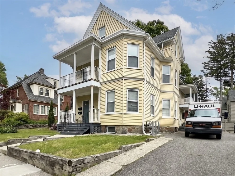 Unit for sale at 2 Haviland St, Worcester, MA 01602