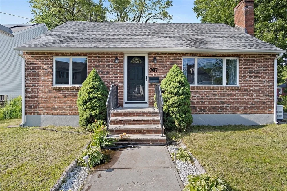 Unit for sale at 787 Princeton Blvd, Lowell, MA 01851