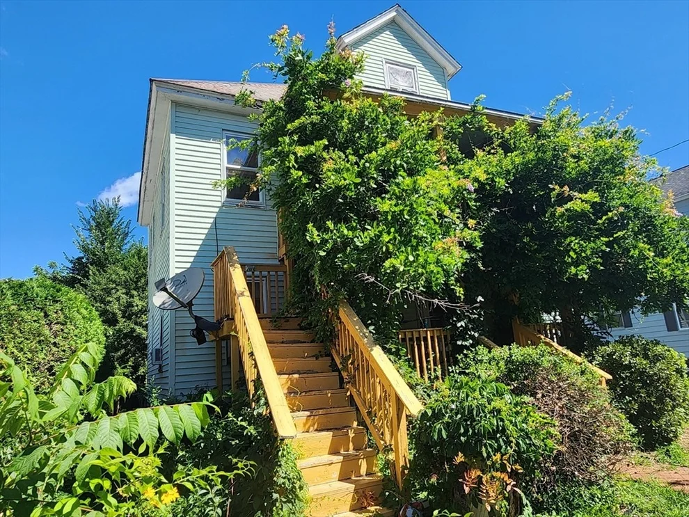 Unit for sale at 15 Davis St, Easthampton, MA 01027