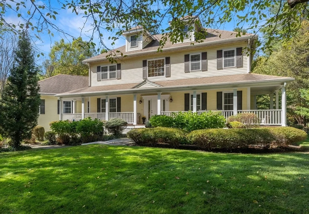 Unit for sale at 5 Meadowlark Farm Lane, Middleton, MA 01949