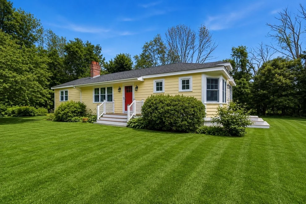 Unit for sale at 9 Felton Ln, West Newbury, MA 01985