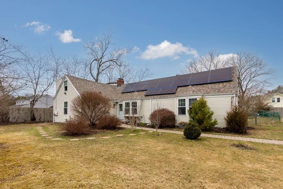 Unit for sale at 59 Wapping Rd, Kingston, MA 02364