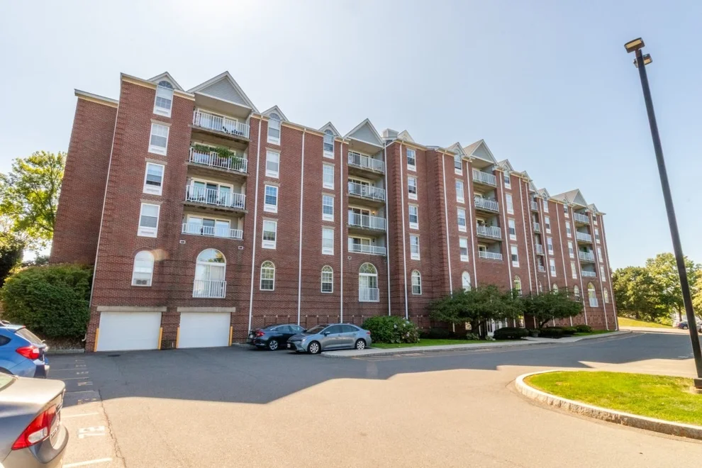 Unit for sale at 100 Boatswains Way, Chelsea, MA 02150