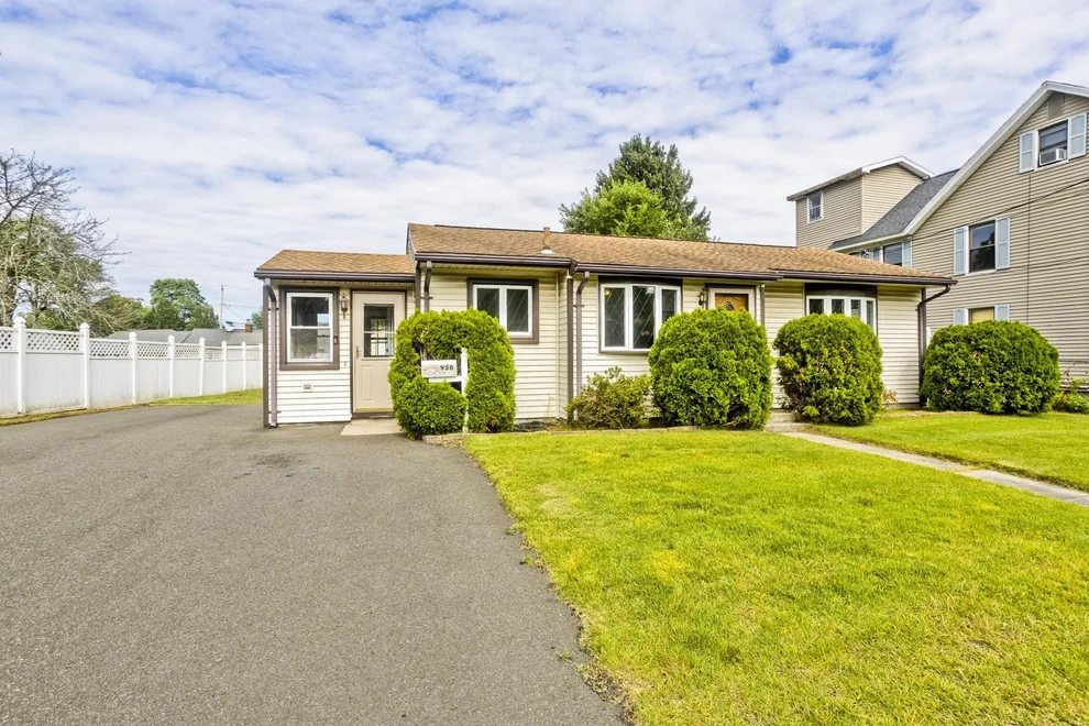 Unit for sale at 956 Granby Rd, Chicopee, MA 01020