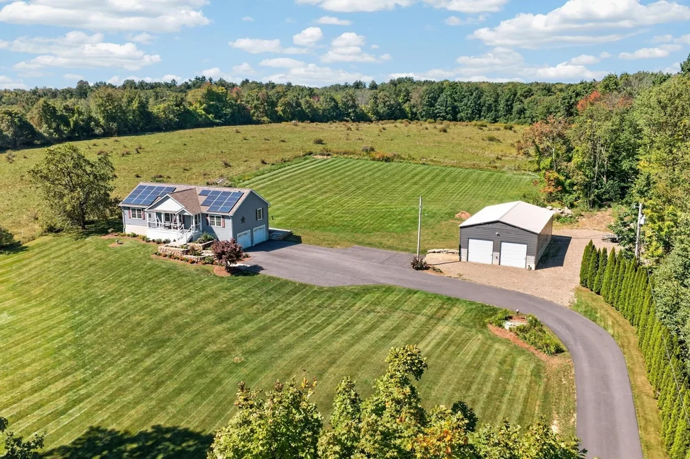 Unit for sale at 528 Wauwinet Rd, Barre, MA 01005