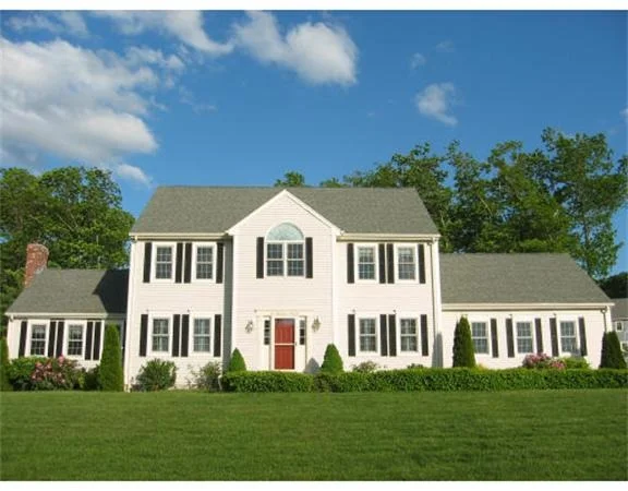 Unit for sale at 93 Autumn Cir, Holden, MA 01520