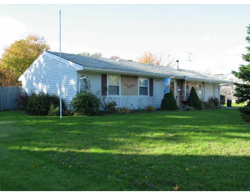 Unit for sale at 99 Lazywood Ln, Swansea, MA 02777