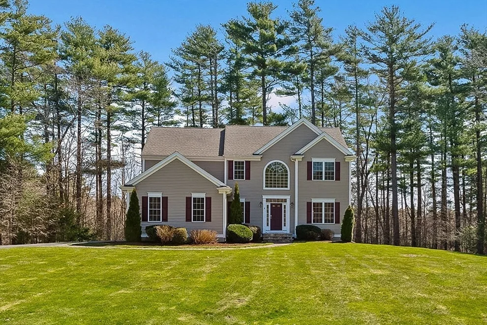 Unit for sale at 9 Chrisjenn Brook Ln, Lakeville, MA 02347