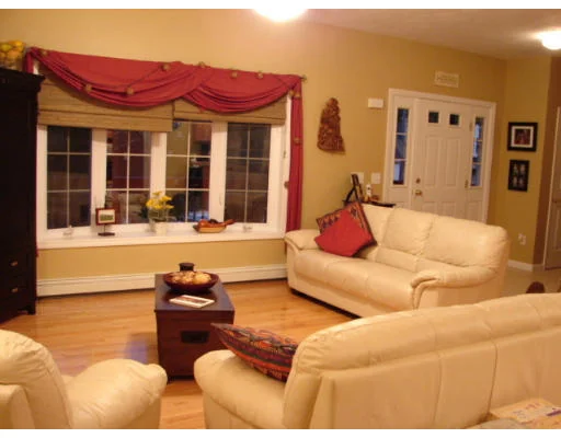 Unit for sale at 7 Livermore St, Worcester, MA 01606