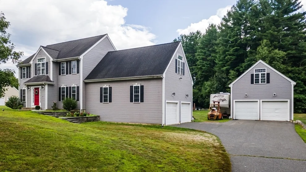 Unit for sale at 562 Mendon Rd, Sutton, MA 01590