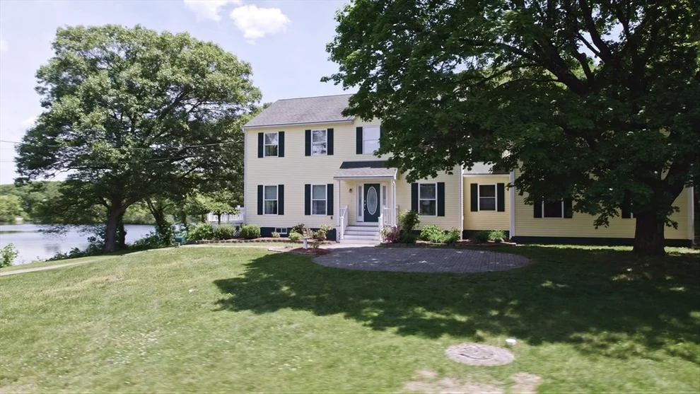 Unit for sale at 53 Farm St, Blackstone, MA 01504