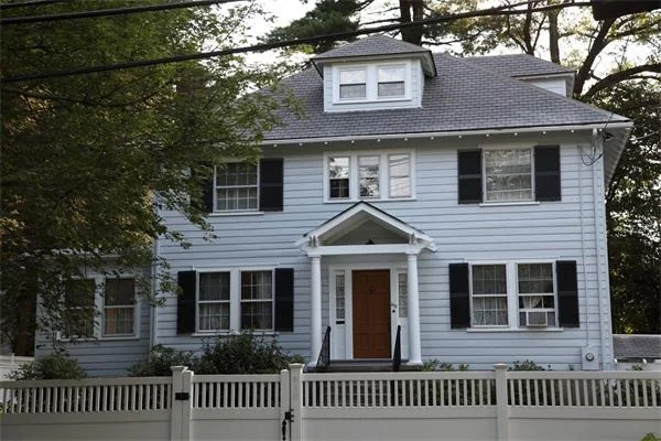 Unit for sale at 619 Chestnut St, Newton, MA 02468