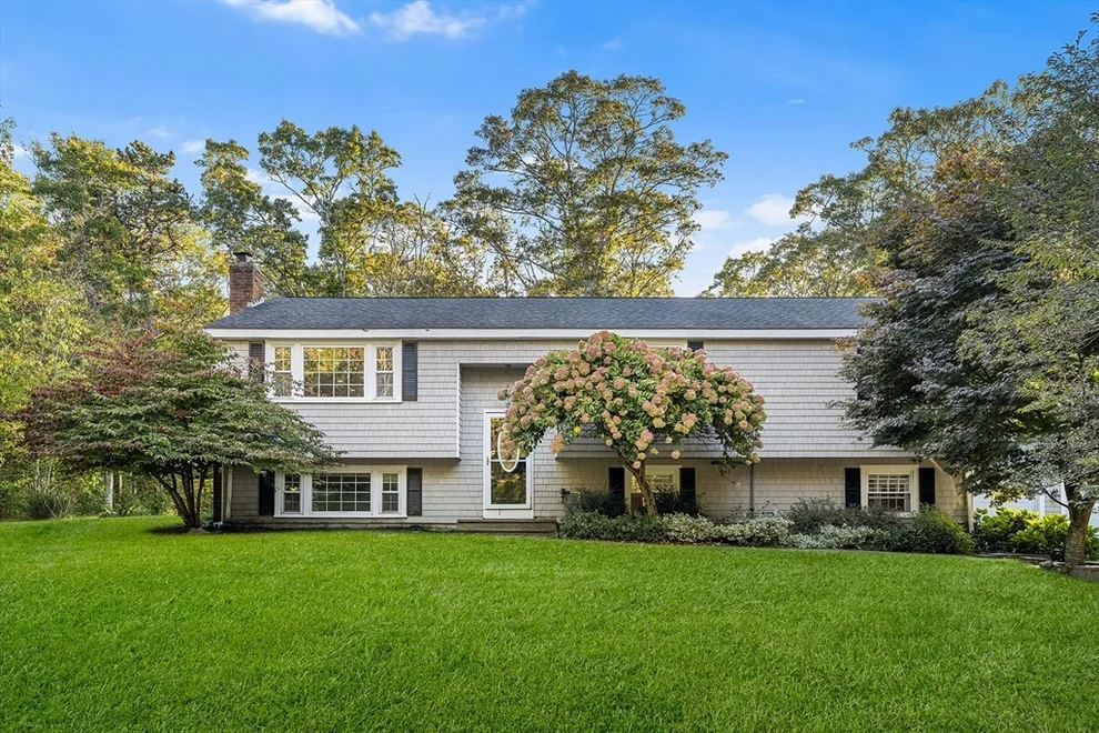 Unit for sale at 9 Bramble Bush Dr, Sandwich, MA 02644