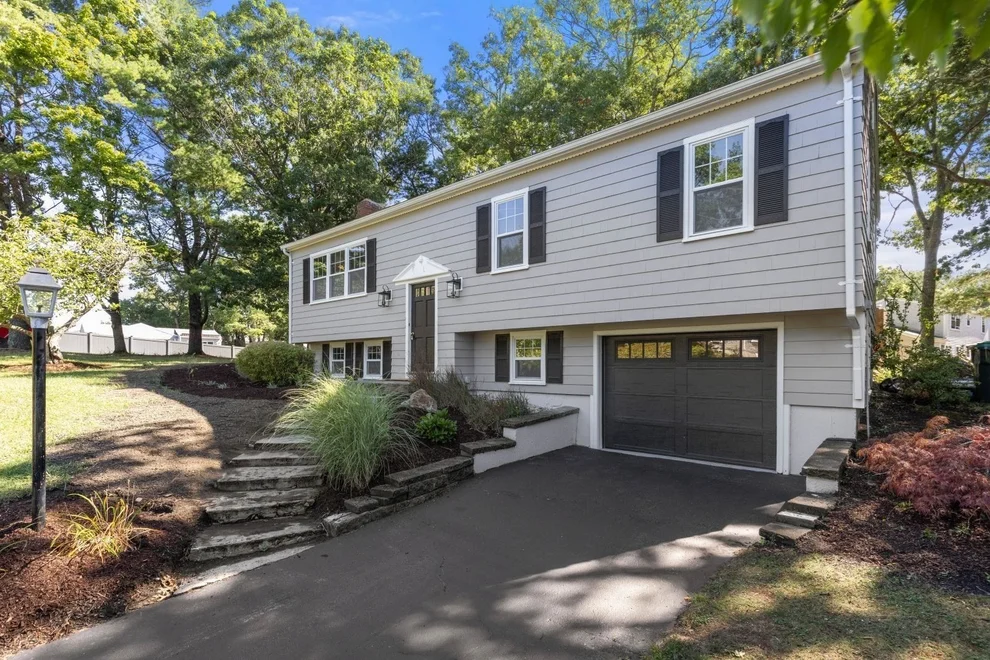 Unit for sale at 95 Blackmount Drive, Marshfield, MA 02050