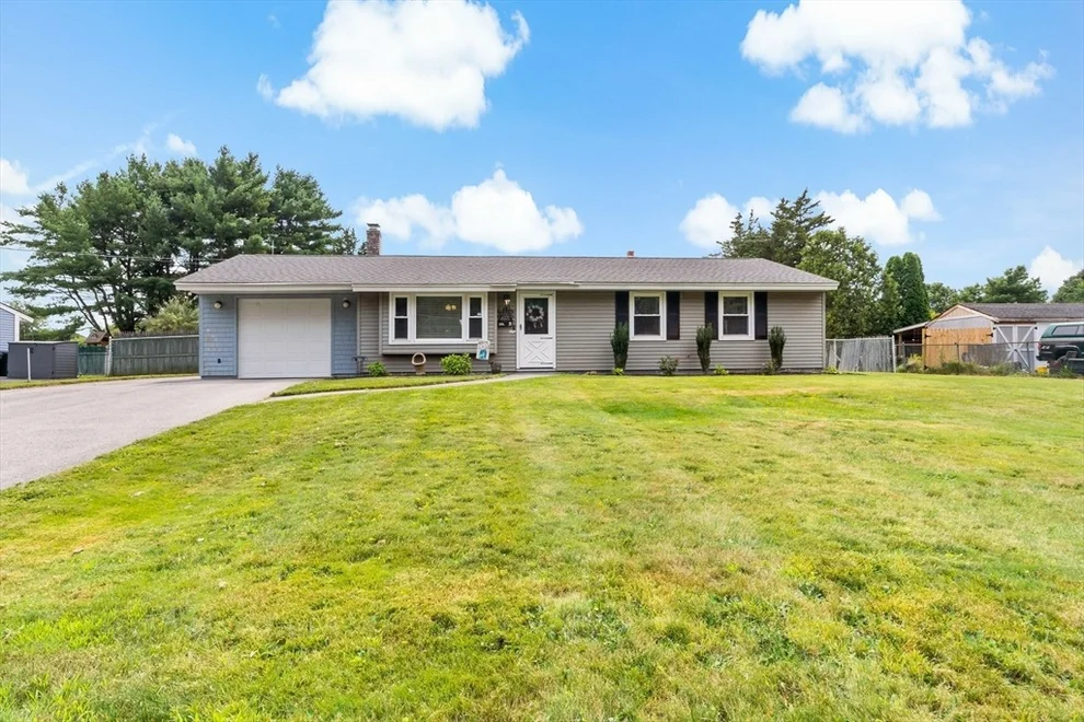 Unit for sale at 55 Smoke Rise Cir, Swansea, MA 02777