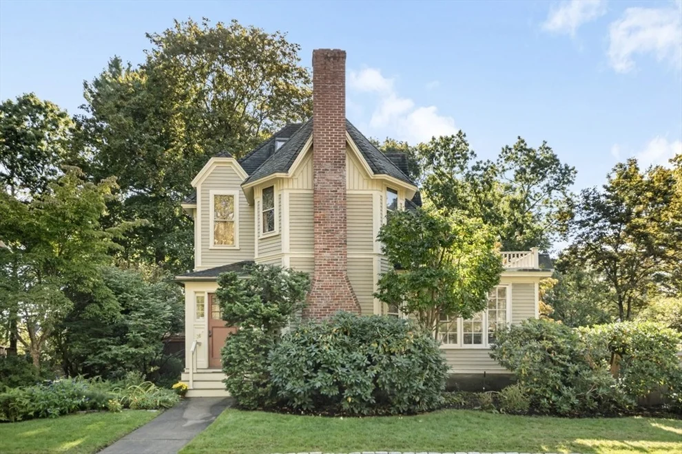 Unit for sale at 284 Lake Ave, Newton, MA 02461