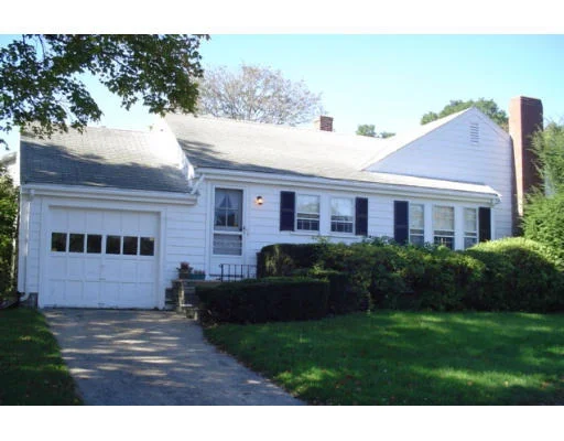 Unit for sale at 4 Amherst Rd, Marblehead, MA 01945