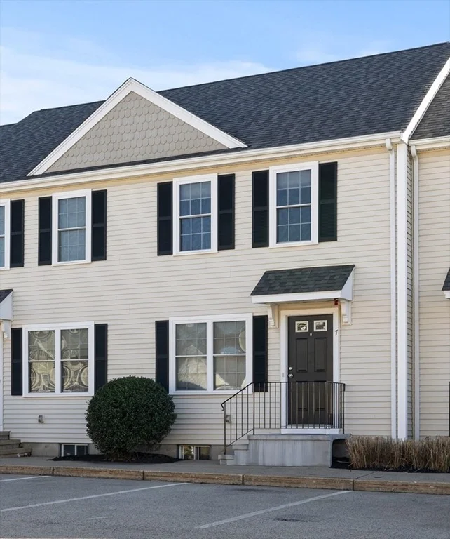 Unit for sale at 7 Boxberry Ln, Rockland, MA 02370