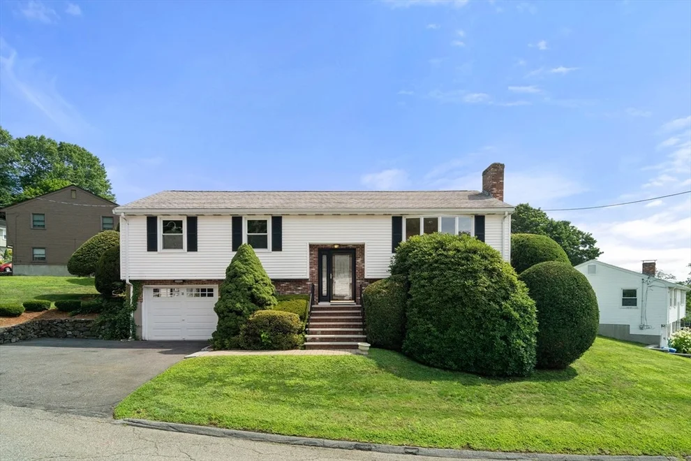 Unit for sale at 31 Phillips Cir, Waltham, MA 02452