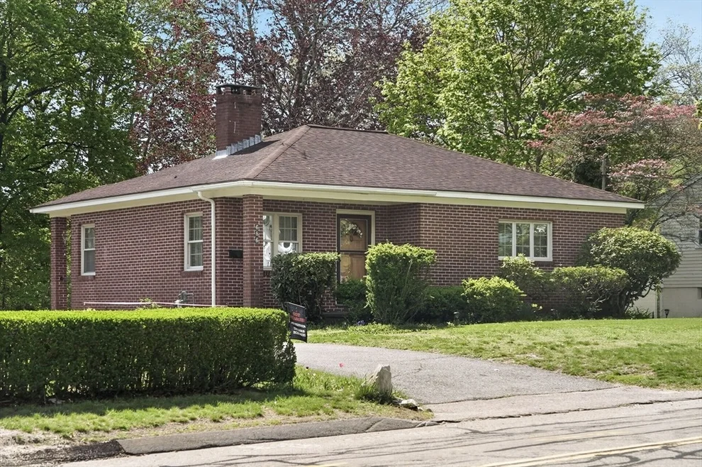 Unit for sale at 686 Cohannet St, Taunton, MA 02780