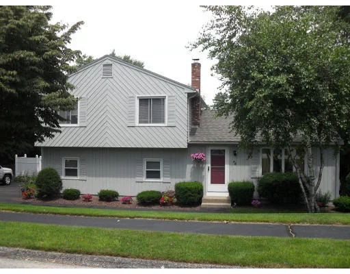 Unit for sale at 72 Putting Ln, Chicopee, MA 01020