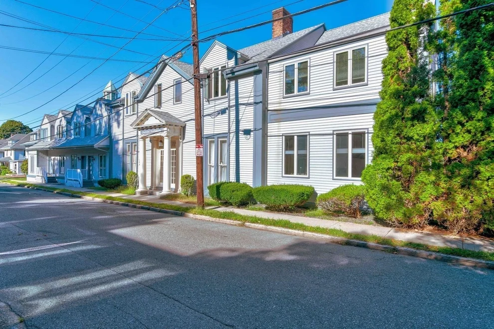 Unit for sale at 148 Presidents Ln, Quincy, MA 02169