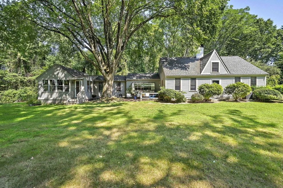 Unit for sale at 128 Whitford Cir, Marshfield, MA 02050