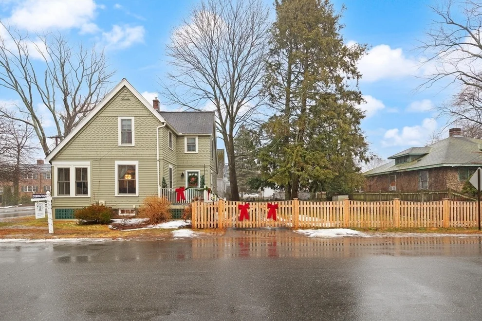 Unit for sale at 142 Railroad Ave, Hamilton, MA 01982