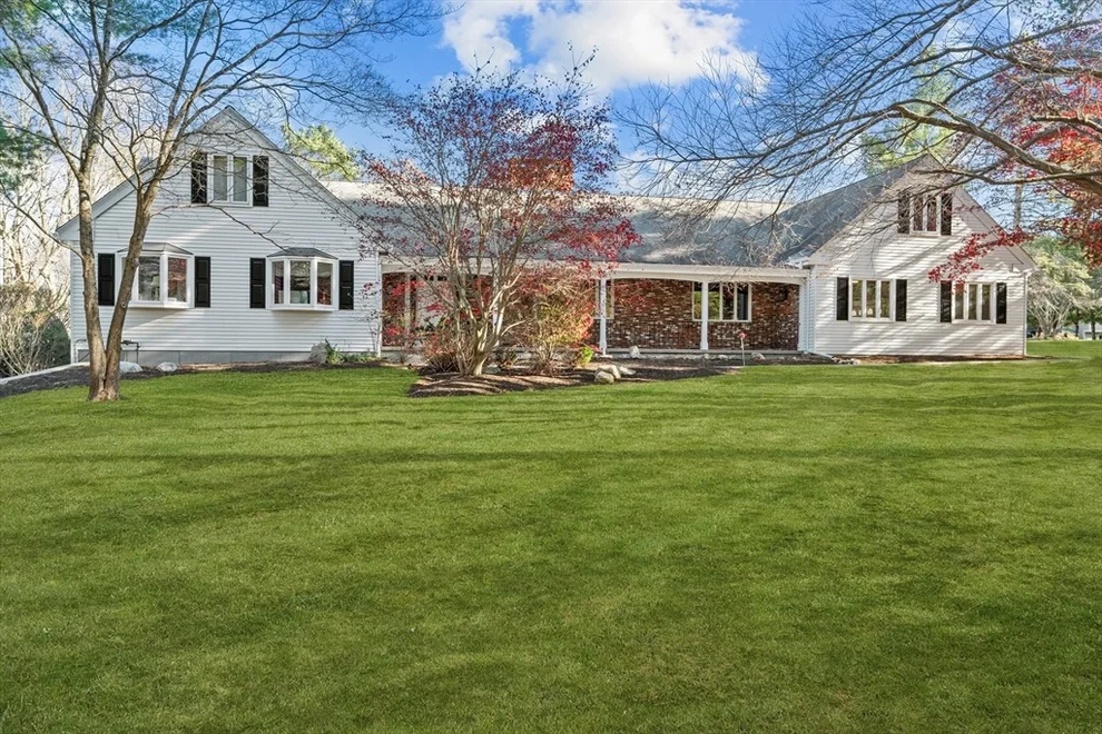 Unit for sale at 676 Salem End Rd, Framingham, MA 01702