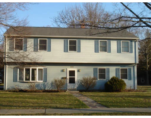 Unit for sale at 696 Saw Mill Brook Parkway, Newton, MA 02459