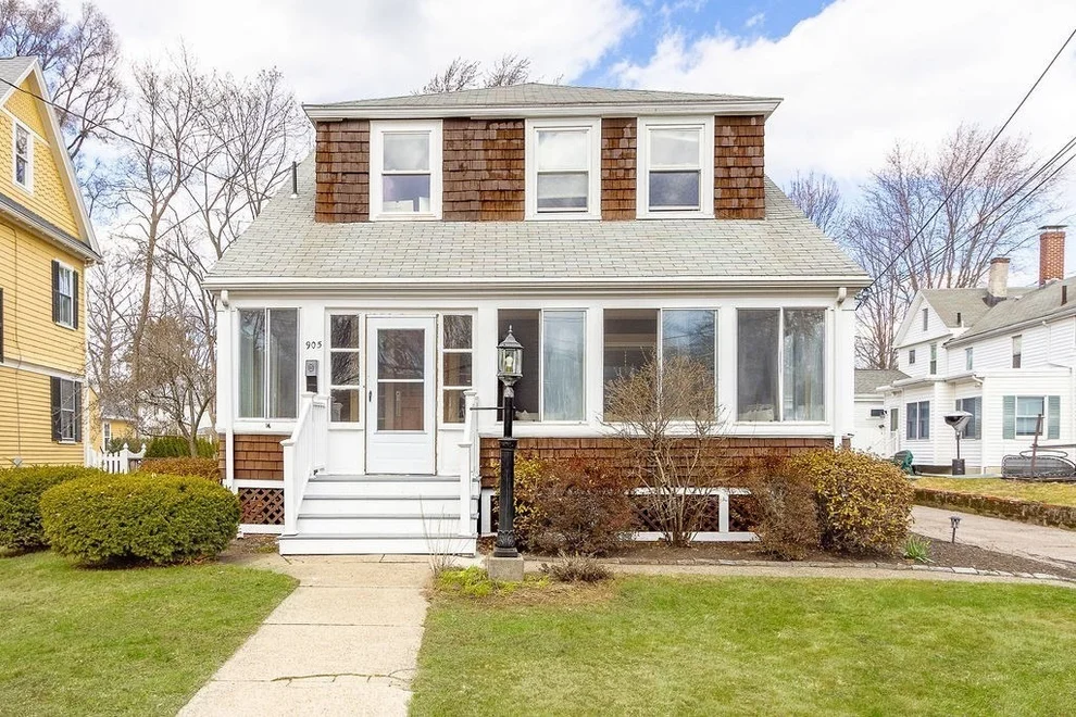 Unit for sale at 905 Watertown St, Newton, MA 02465