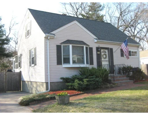 Unit for sale at 10 Ferndale Rd, Natick, MA 01760