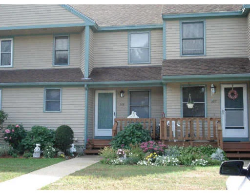 Unit for sale at 209 Bayberry Hill Ln, Leominster, MA 01453
