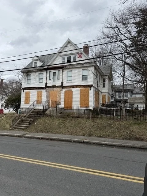 Unit for sale at 337 Beacon St, Lowell, MA 01850