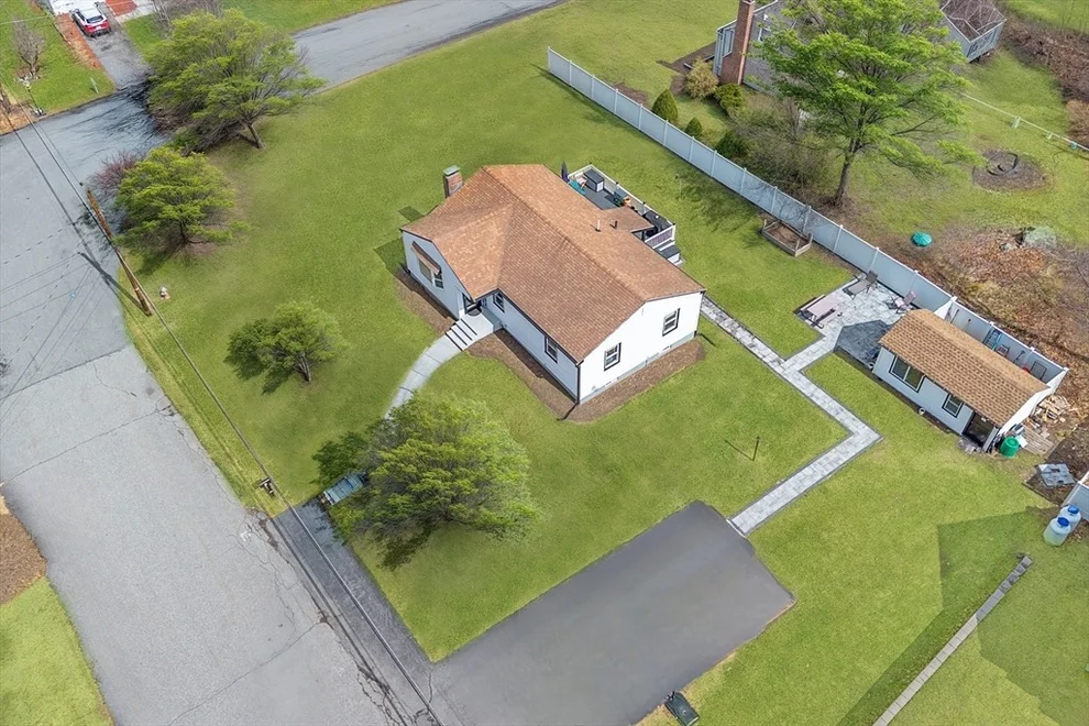 Unit for sale at 5 Strout Ave, Wilmington, MA 01887