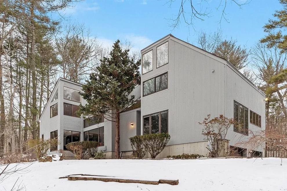 Unit for sale at 91 Laurelwood Drive, Carlisle, MA 01741