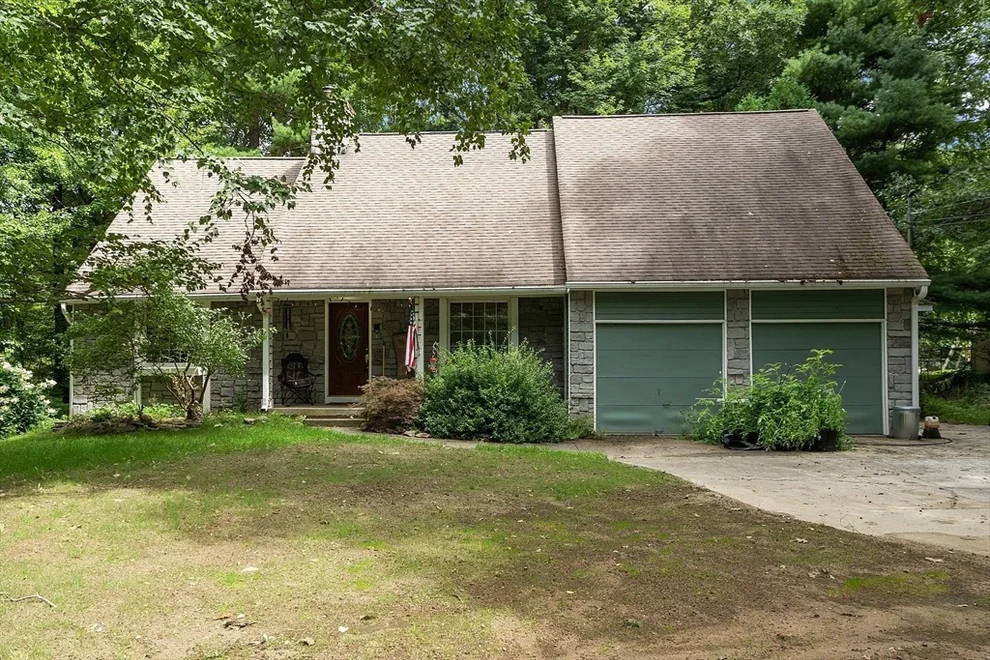 Unit for sale at 192 Chipper Hill Rd, Northbridge, MA 01534