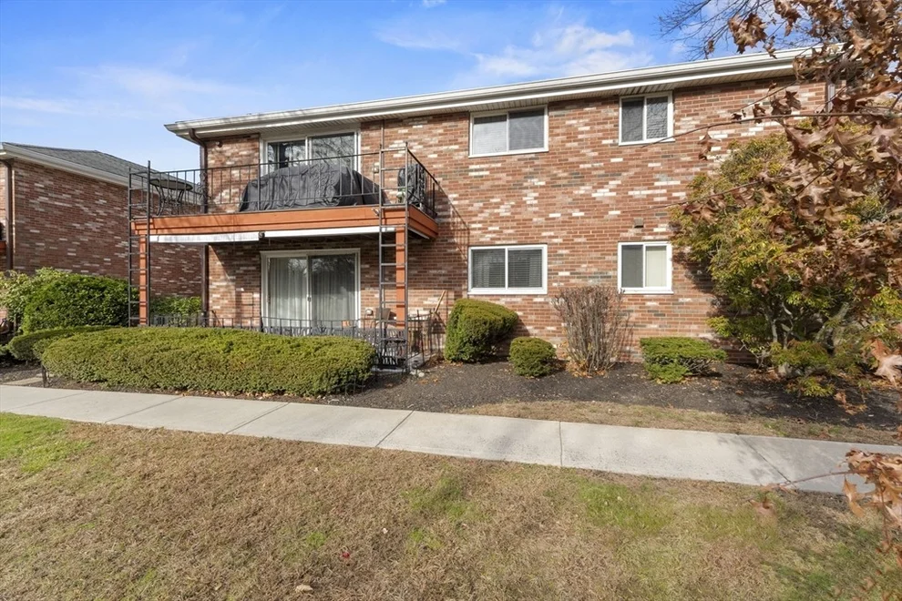Unit for sale at 18 Fountain Lane, Weymouth, MA 02190
