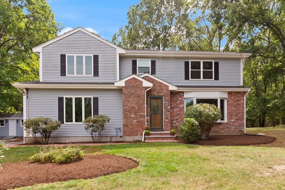 Unit for sale at 14 Fox Hollow Ln, Sharon, MA 02067