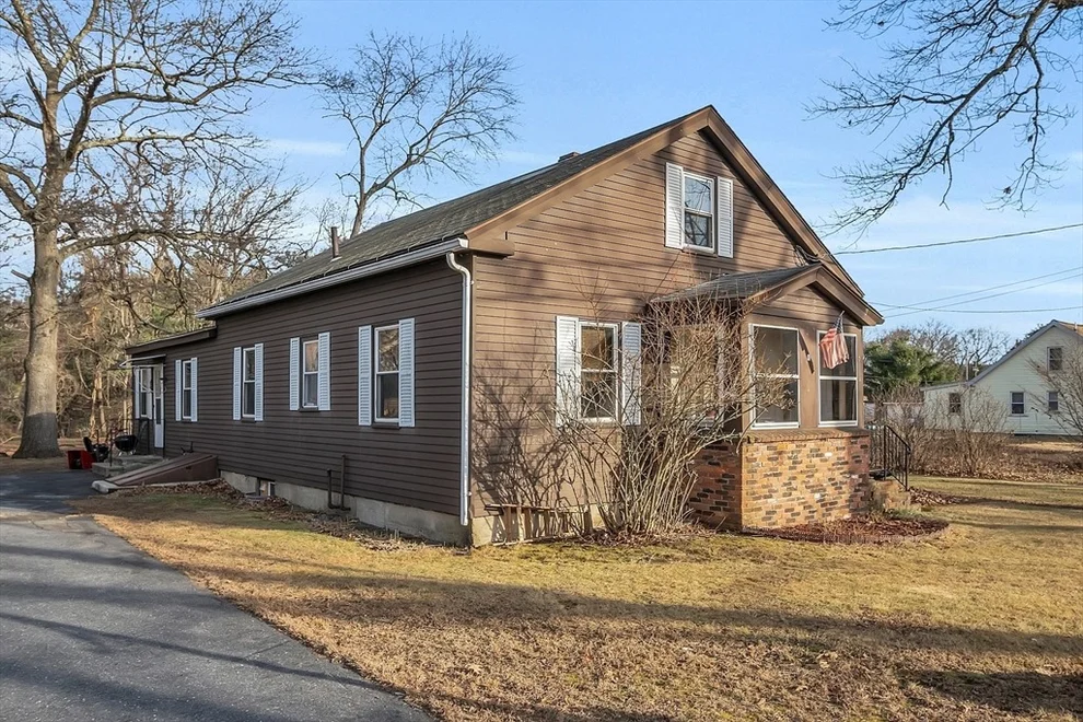 Unit for sale at 27-29 Catacunemaug Rd, Shirley, MA 01464