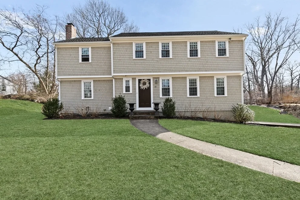 Unit for sale at 31 Park Cir, Hingham, MA 02043