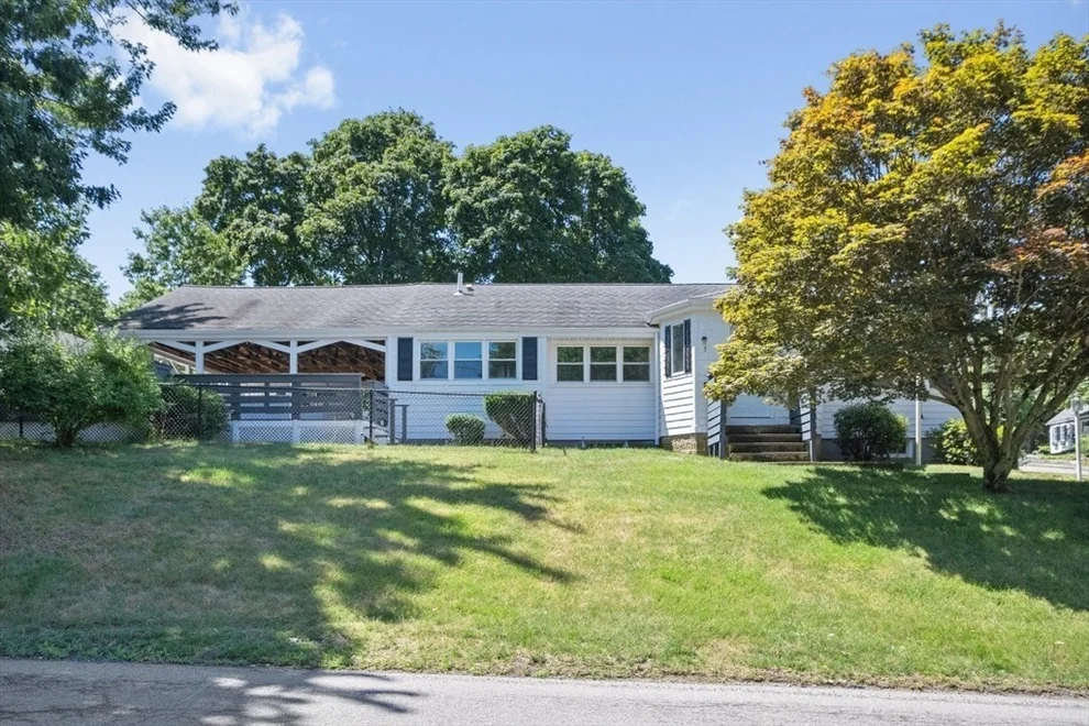 Unit for sale at 5 Oak St, Weymouth, MA 02190