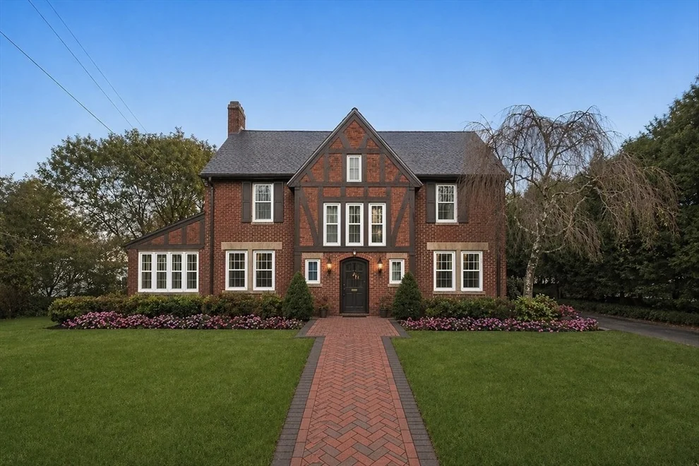 Unit for sale at 1806 Beacon St, Newton, MA 02468