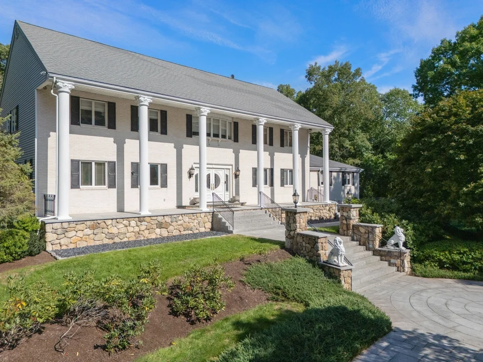 Unit for sale at 14 Grand Hill Dr, Dover, MA 02030