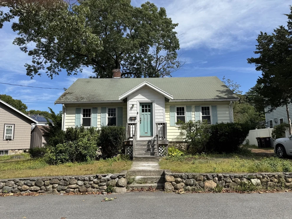 Unit for sale at 45 Robinswood Rd, Weymouth, MA 02190