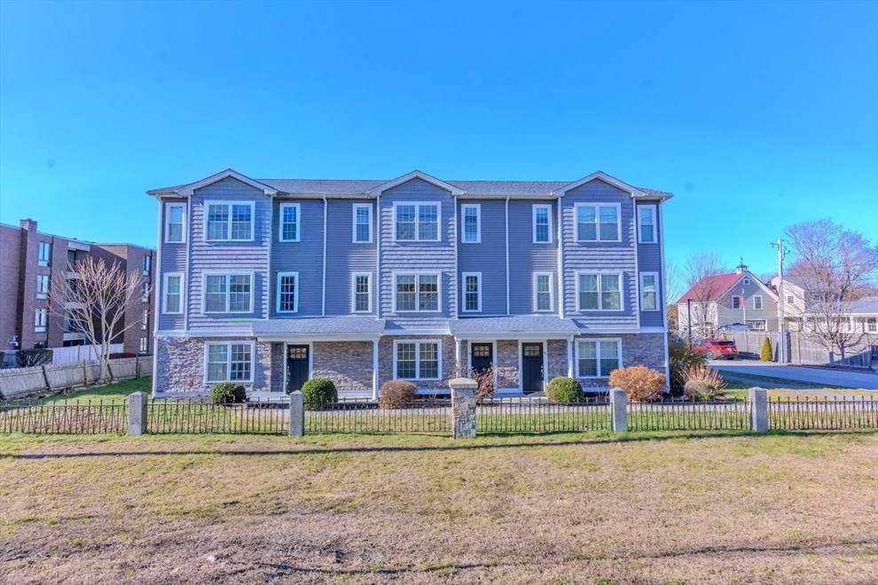 Unit for sale at 2 Mitchell Ln, Weymouth, MA 02190