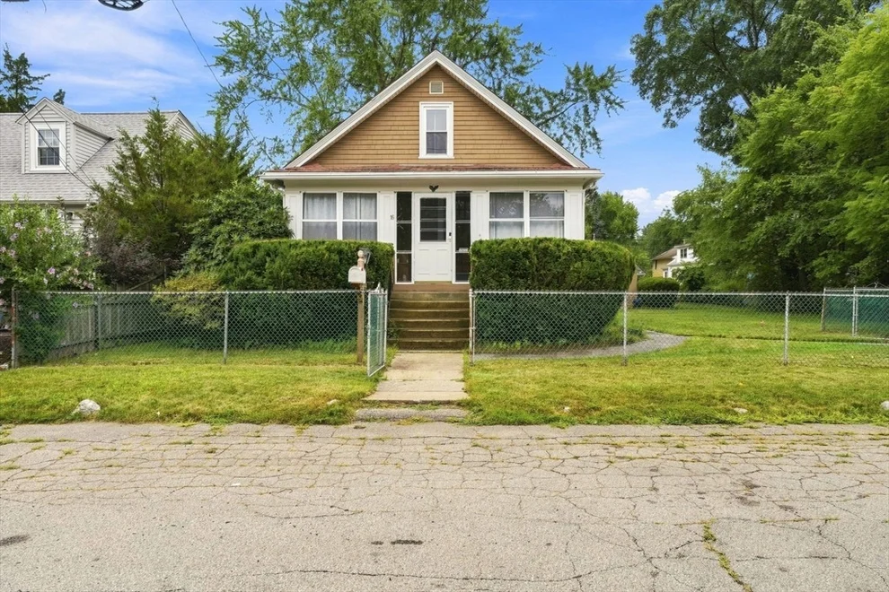 Unit for sale at 16 Beechcrest St, Warwick, RI 02888