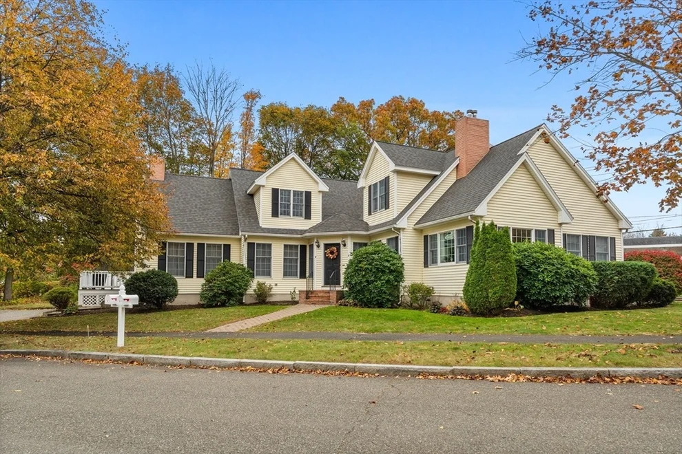 Unit for sale at 3 Garden Lane, Wakefield, MA 01880