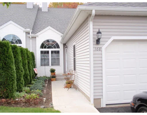 Unit for sale at 168 Brookfield Ln, Agawam, MA 01001