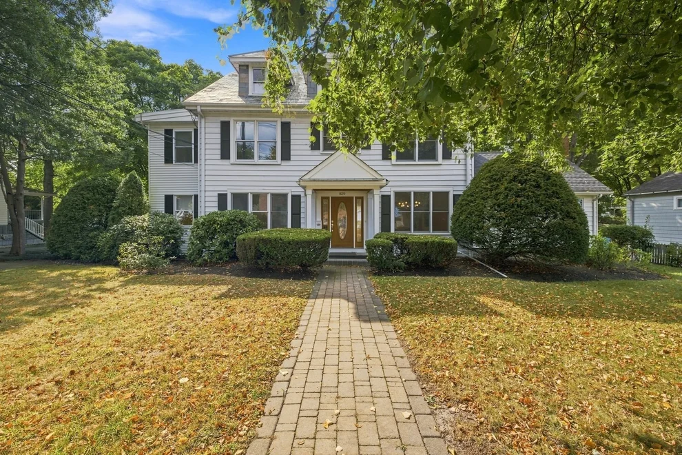 Unit for sale at 829 Chestnut, Newton, MA 02468